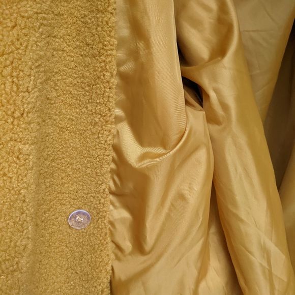 BP Yellow Coat - Picture 9 of 10